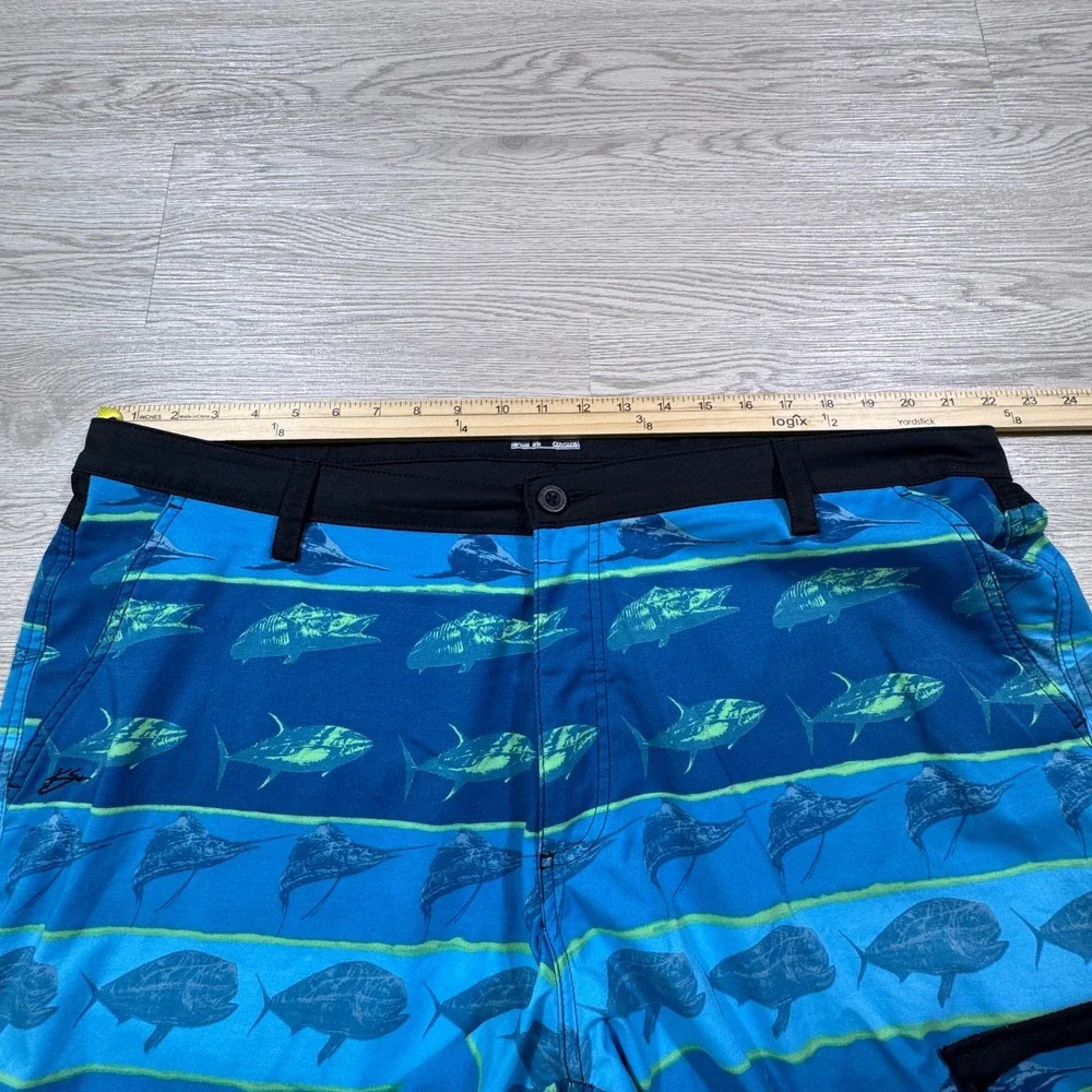 Huk Men's Fishing Boardshorts Blue Fish Print Performance Stretch Size 42 Pocket